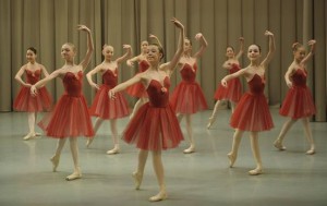 Учиться в балетной школе.