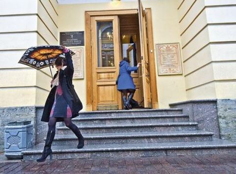 Николай Цискаридзе лично проверяет сочинения воспитанников Академии русского балета им. Вагановой.