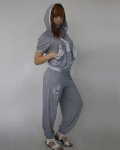 Женские спортивные костюмы.